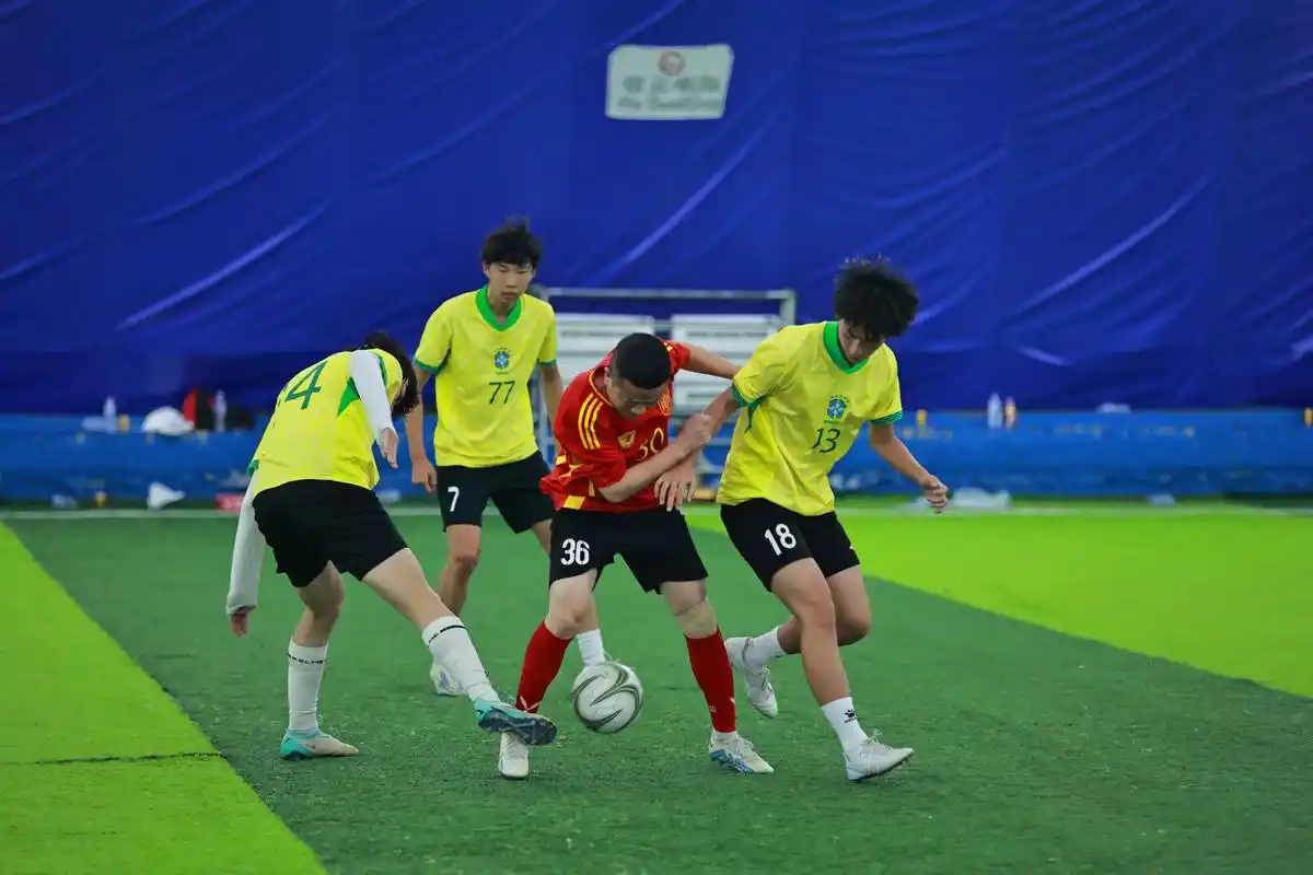 欧冠对决：尤文图斯 VS 曼城
